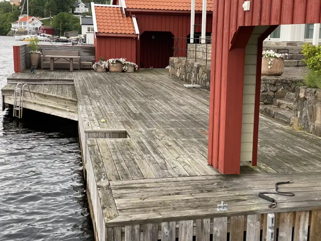 Takvask og mosefjerning ved brygge og utsatte uteområder