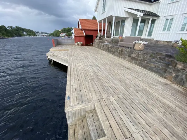 Takvask og mosefjerning ved brygge og utsatte uteområder