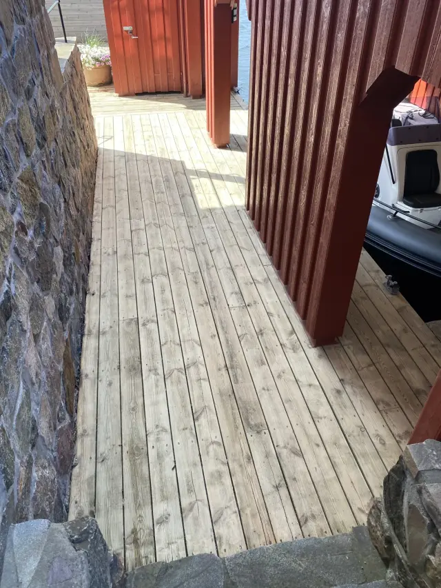 Takvask og mosefjerning på terrasse og uteplass